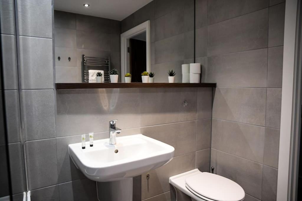 Modern 2 Bedroom Apartment - City Centre - Parking Manchester Buitenkant foto