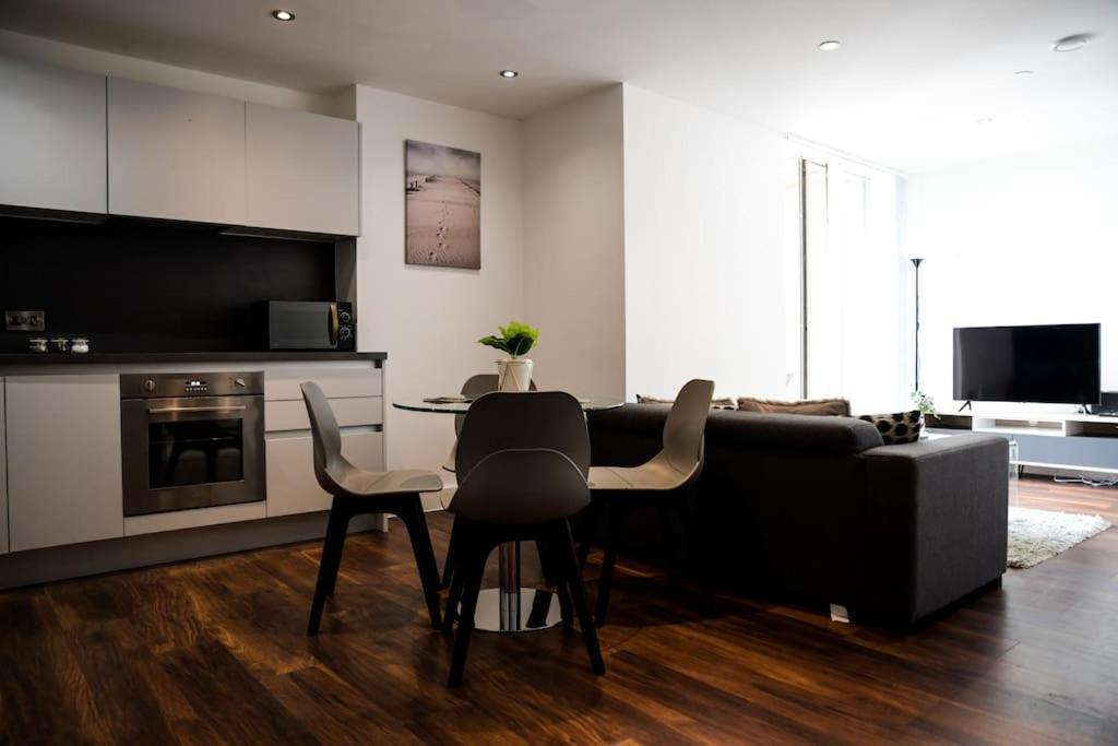 Modern 2 Bedroom Apartment - City Centre - Parking Manchester Buitenkant foto