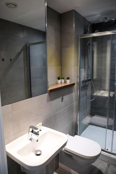 Modern 2 Bedroom Apartment - City Centre - Parking Manchester Buitenkant foto